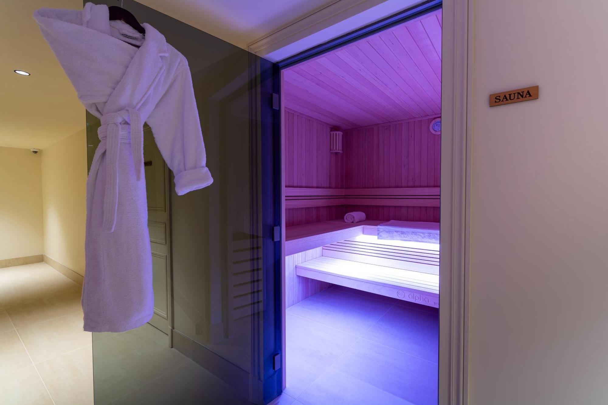 Hotel & Spa Napoleon Фонтенбло Экстерьер фото